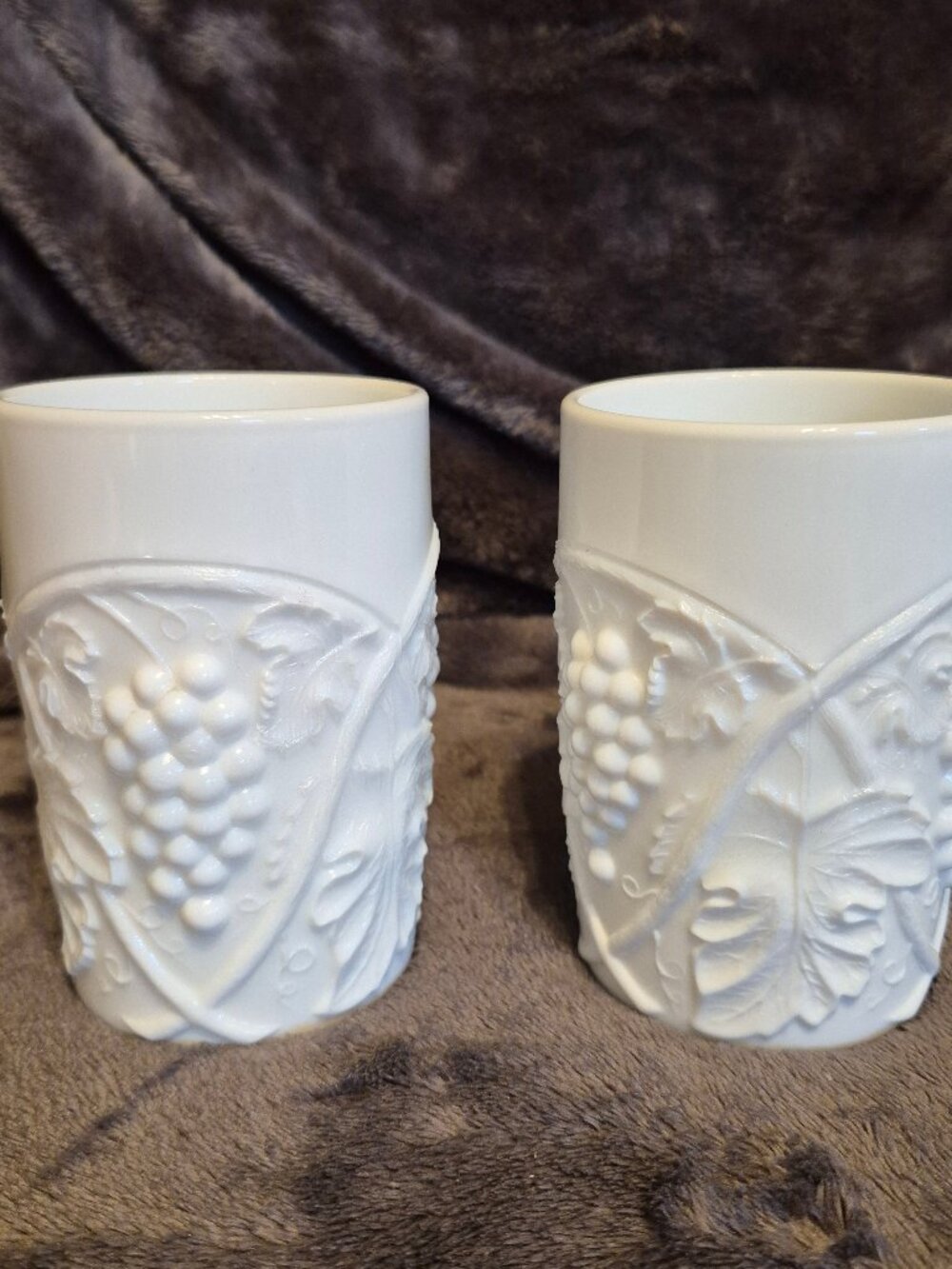 5" Milk White Glass Drinking Glasses with Raised Grape and Leaves Pattern 10oz